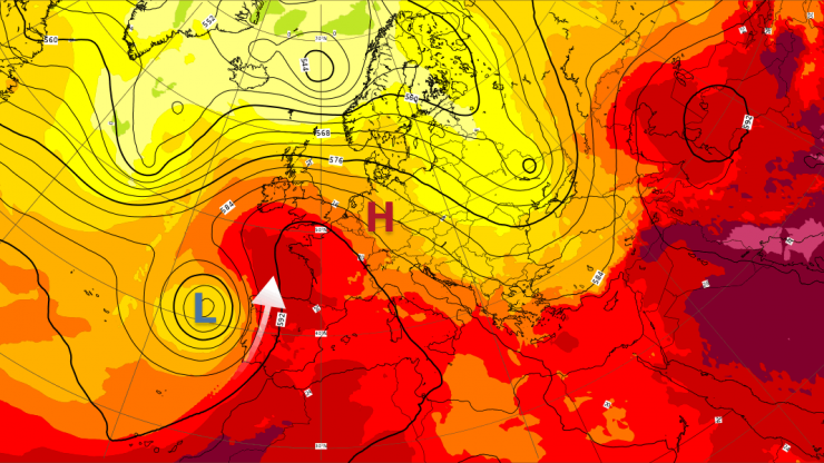 Synoptic situation ahead of expected UK's heatwave